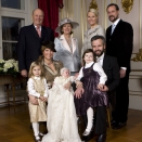 Official picture on the occation on the christening of Miss Emma Tallulah Behn. The Behn family with Their Majesties The King and Queen and Their Royal Highnesses The Crown Prince and Crown Princess. Photo: Bjørn Sigurdsøn, The Royal Court / Scanpix. Hand out pictures from The Royal Court - Only for editorial use - not for sale. Size 3,21 Mb, 3888 x 2592 px.